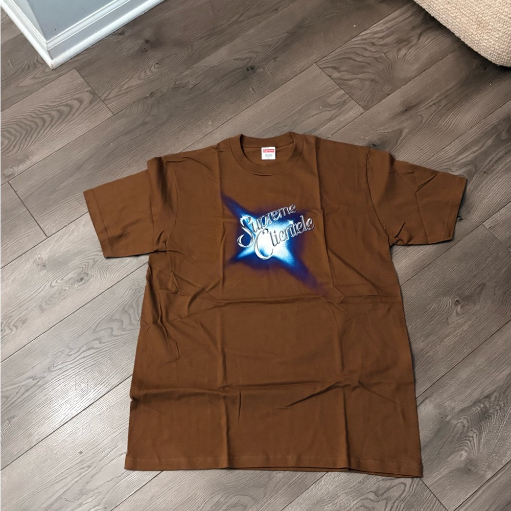 Supreme Clientele Graphic T-Shirt Brown Cotton Short Sleeve Tee L
